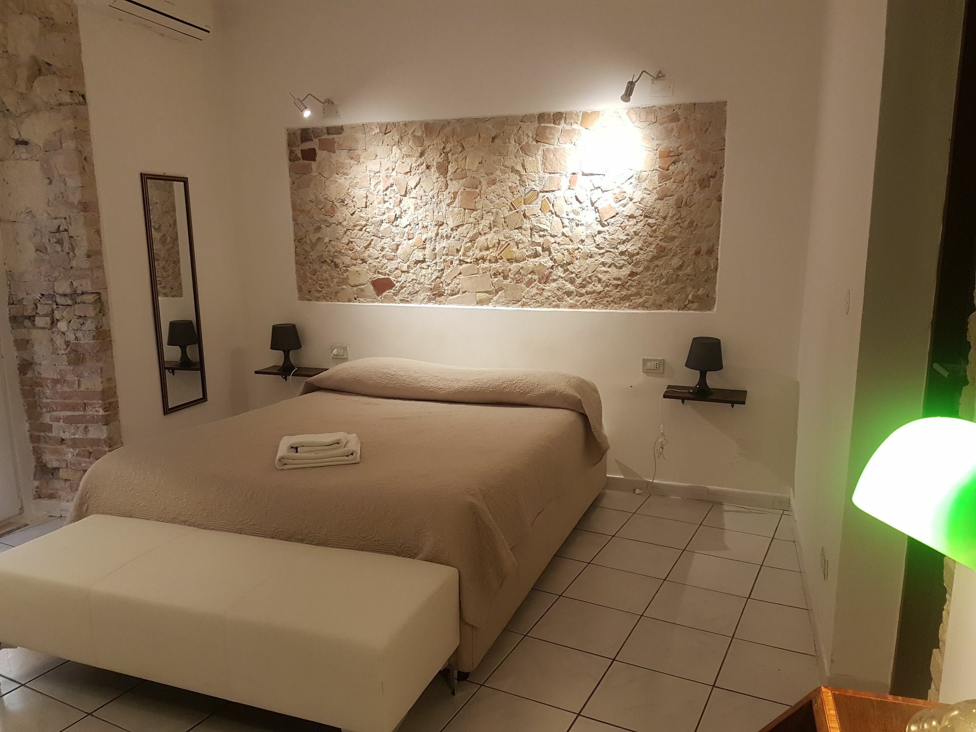 Beni Benius Hotel Cagliari Kültér fotó